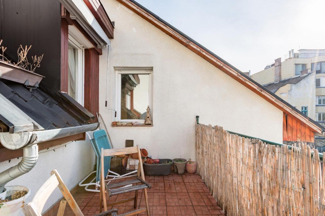 Relax Into Loft Living At A Light-Filled City Escape Budapest Eksteriør bilde
