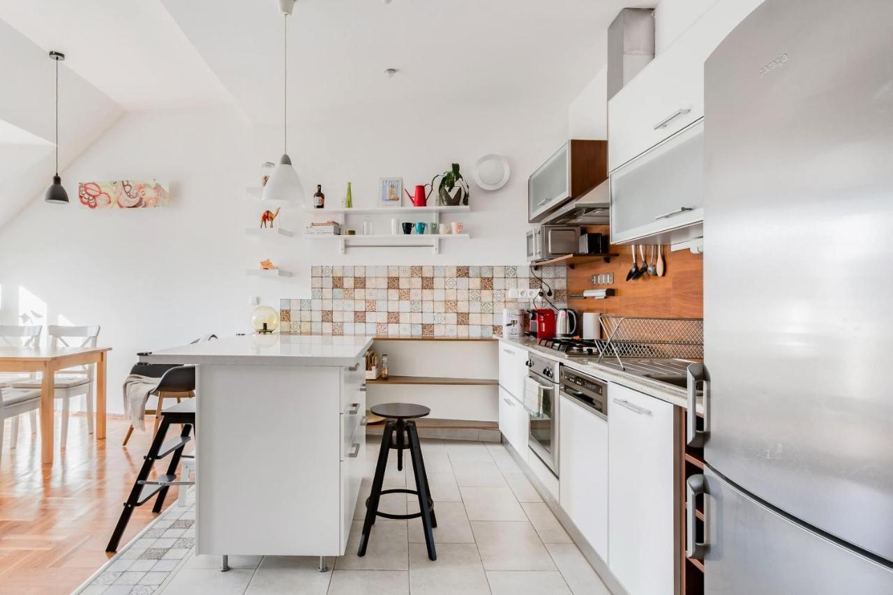 Relax Into Loft Living At A Light-Filled City Escape Budapest Eksteriør bilde