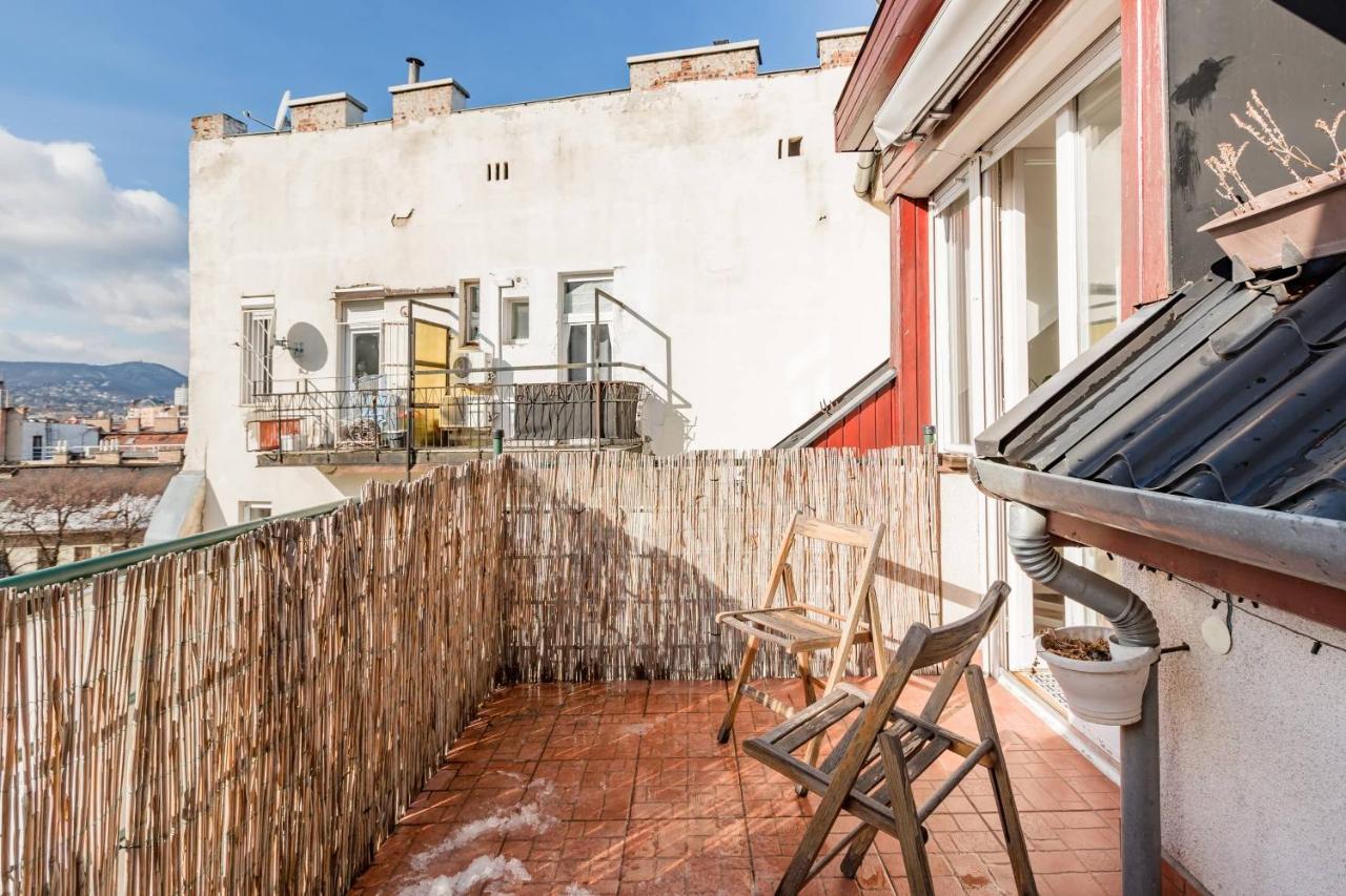 Relax Into Loft Living At A Light-Filled City Escape Budapest Eksteriør bilde