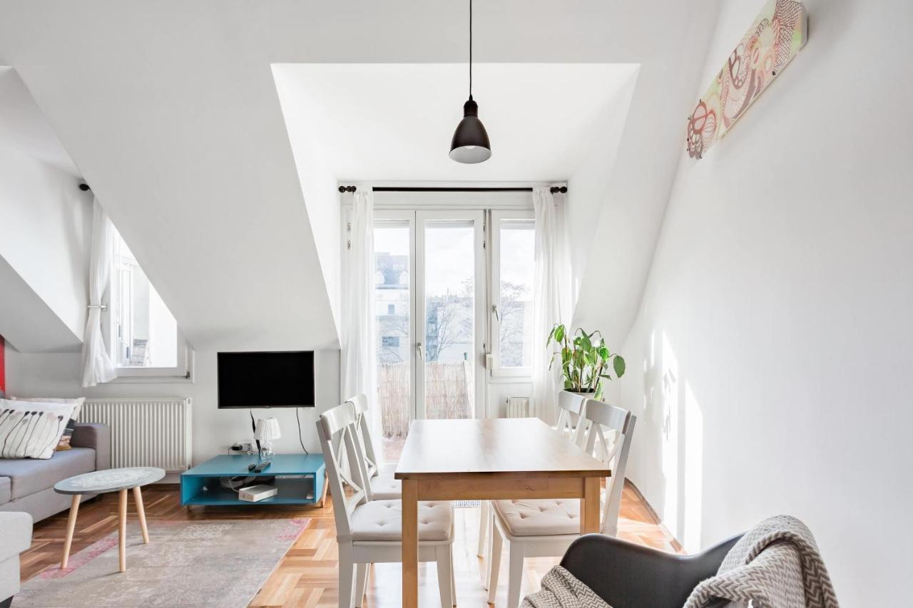 Relax Into Loft Living At A Light-Filled City Escape Budapest Eksteriør bilde