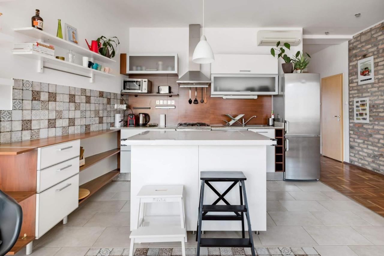 Relax Into Loft Living At A Light-Filled City Escape Budapest Eksteriør bilde